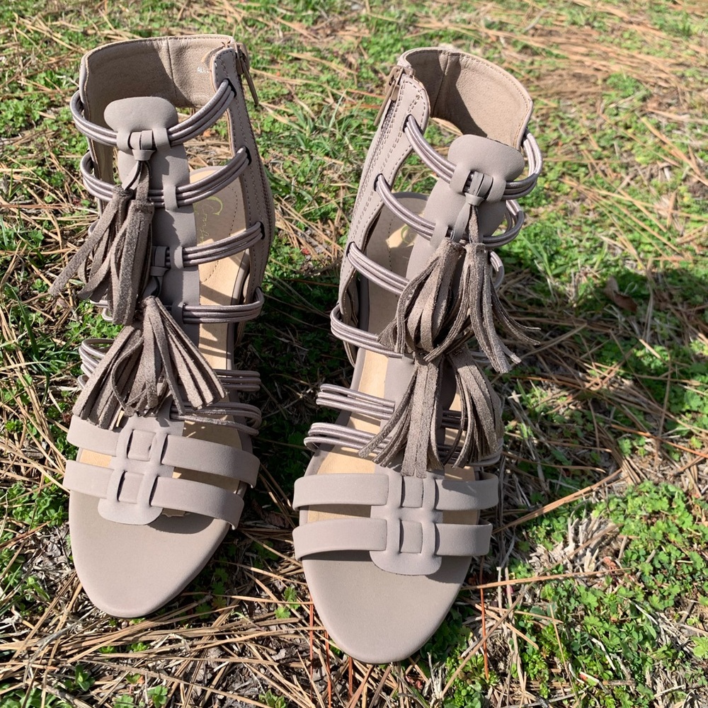 Comfort brand. Size 8. 3.5” heel.